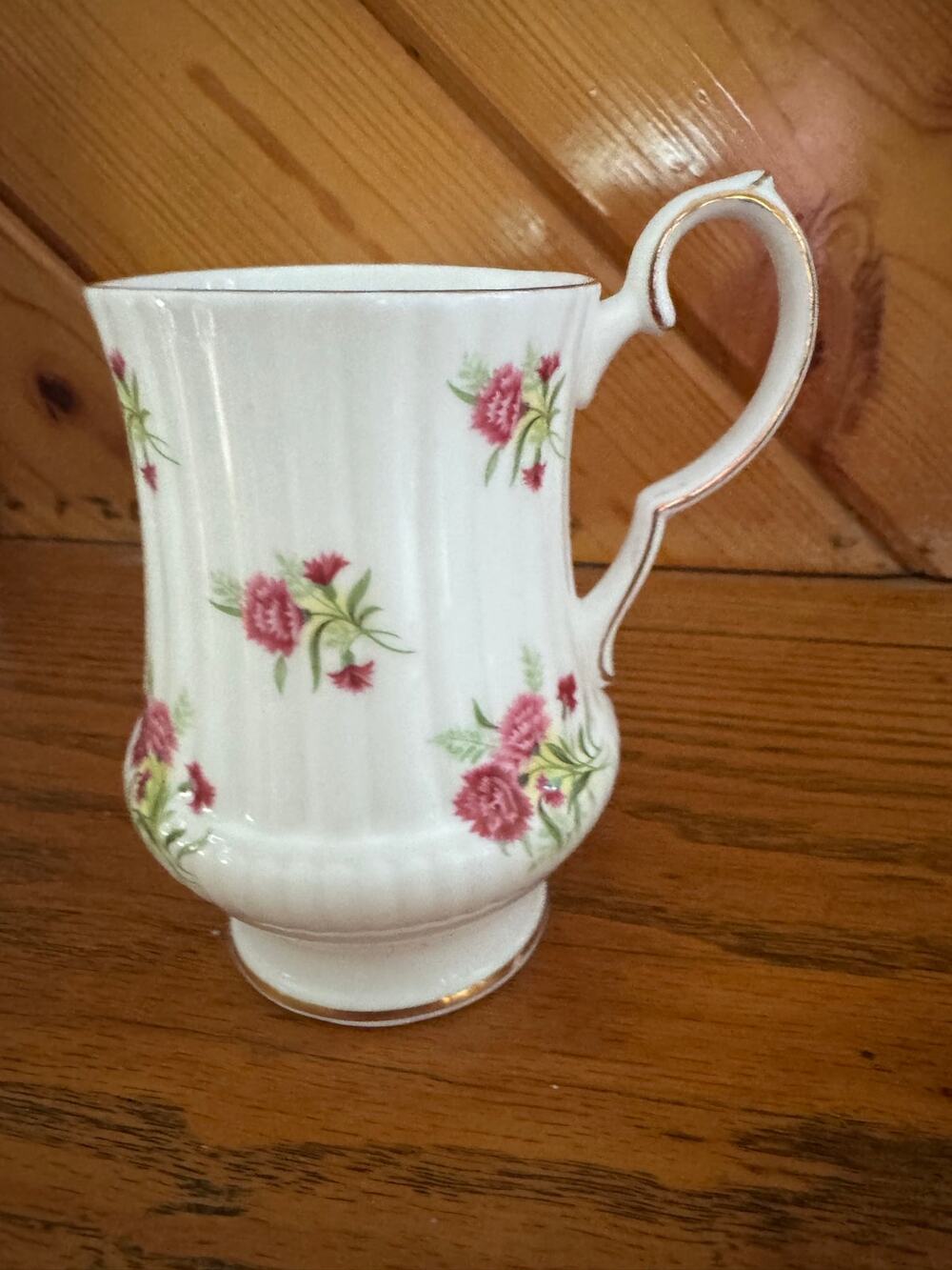Vintage Royal Windsor Fine Bone China England Pink Carnation Floral Mug Gold